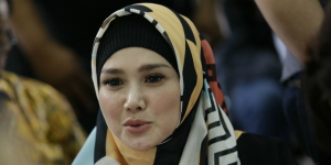 Berhijab Syar'i, Mulan Jameela Makin 'Melek' Fashion