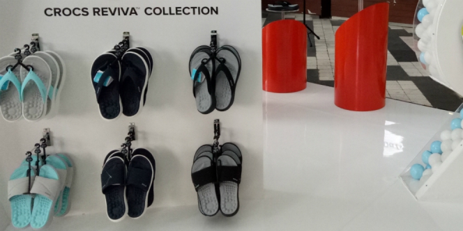 Koleksi Baru Sandal  Crocs  Serasa Dipijat Saat Dipakai 