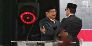 Berbaju Putih Acung Dua Jari, Prabowo-Sandiaga Sudah Nyoblos Pemilu 2019