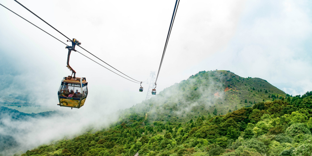 Mengudara di Langit Hong Kong dengan Kereta Gantung