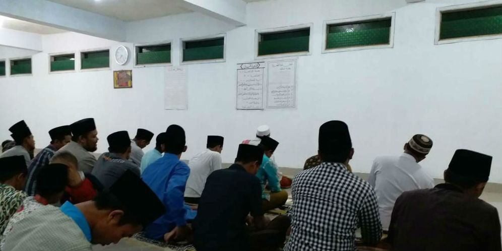 Ikut Tarawih Kilat 23 Rakaat Kelar 7 Menit di Indramayu, Perilaku Pemuda Berubah
