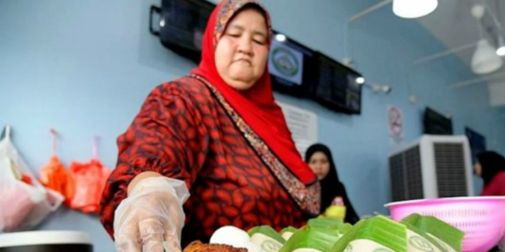 Hanya Jualan Nasi, Emak Ini Hasilkan Rp1,3 Miliar per Bulan