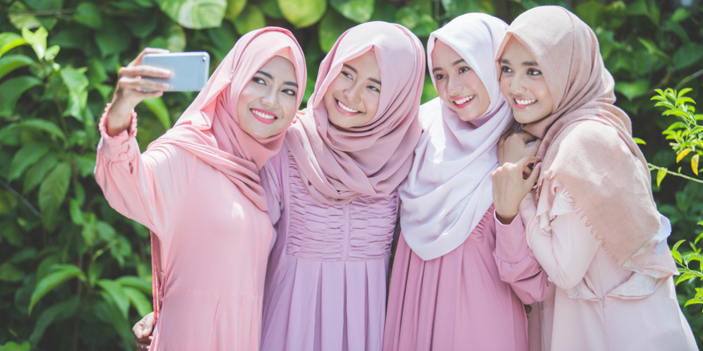 Ide Fashion Hijab Saat Acara Halalbihalal Tanpa Terlihat Berlebihan