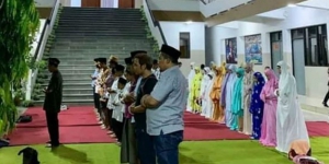Fakta Siswa Madrasah di Jombang Sholat di Halaman Gereja