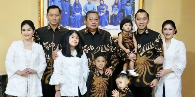 Adu Gaya Busana Lebaran Keluarga SBY dan Jokowi Dream co id