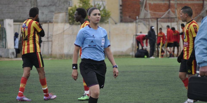Wanita Ini Jadi Wasit Pertama di Liga Sepak Bola Tunisia