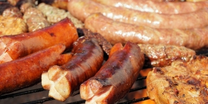Ini Bahaya 'Lem Daging' dalam Makanan Olahan