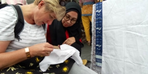 Batik Salak Condet Melenggang di Norwegia