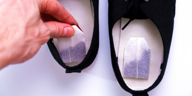 Cara Atasi Sepatu Bau dengan Kantung Teh