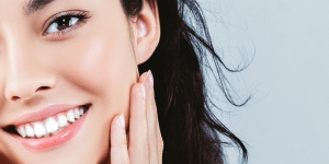 Apakah Menepuk Wajah adalah Cara Tepat untuk Memakai Skincare?