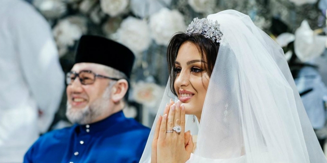 Mantan Raja Malaysia Ceraikan Miss Moskow Demi Istri Baru?