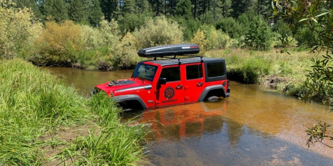 Jeep Wrangler Terdampar di Sungai, Siapa Pemiliknya?