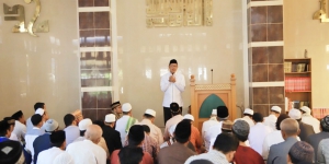 Menag Kunjungi Masjid yang Halamannya untuk Kebaktian