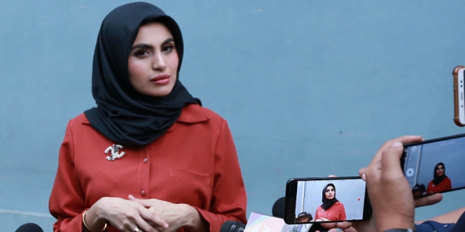 Setelah Foto Lepas Hijab, Asha Shara Ganti Penampilan