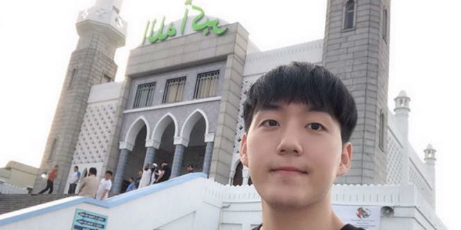 Vlogger Korea Jay Kim Peluk Islam, Ubah Nama Jadi Daud