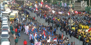 Demo DPR Rusuh, Stasiun Palmerah dan Tol Dalam Kota Lumpuh