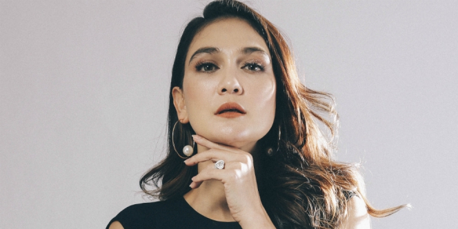 Luna Maya Pamer Wajah Polos Pakai Tas Ratusan Juta | Dream.co.id