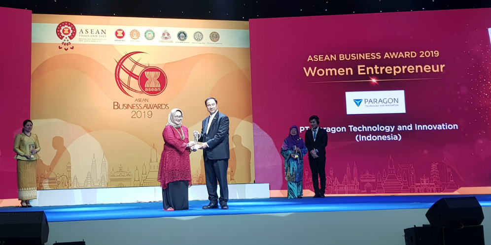 Founder Wardah Nurhayati Subakat Raih Penghargaan ASEAN Business Award 2019