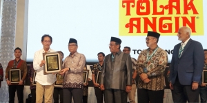 Tolak Angin Sabet Halal Award 2019 dari LPPOM MUI