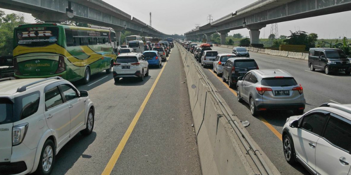 Macet Parah Di Tol Cikampek Jakarta Contraflow Diberlakukan 1442