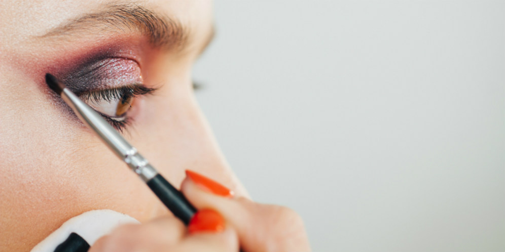 Pulasan Smokey Eyes Bisa Samarkan Kerutan di Area Mata