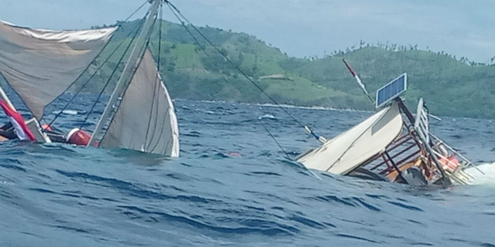 Kapal Berpenumpang Wartawan di Labuan Bajo Terbalik Dihantam Ombak
