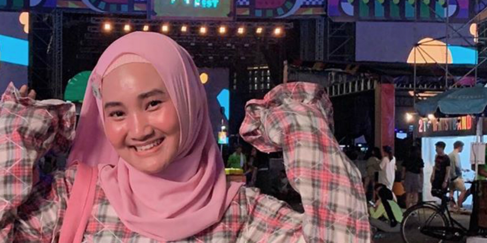 Modis! Sepatu Nyentrik Fatin Shidqia Bikin Salfok