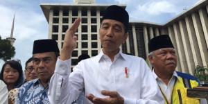 Tinjau Renovasi Masjid Istiqlal, Jokowi: Sungai Diperbaiki, Taman Jadi Bagus