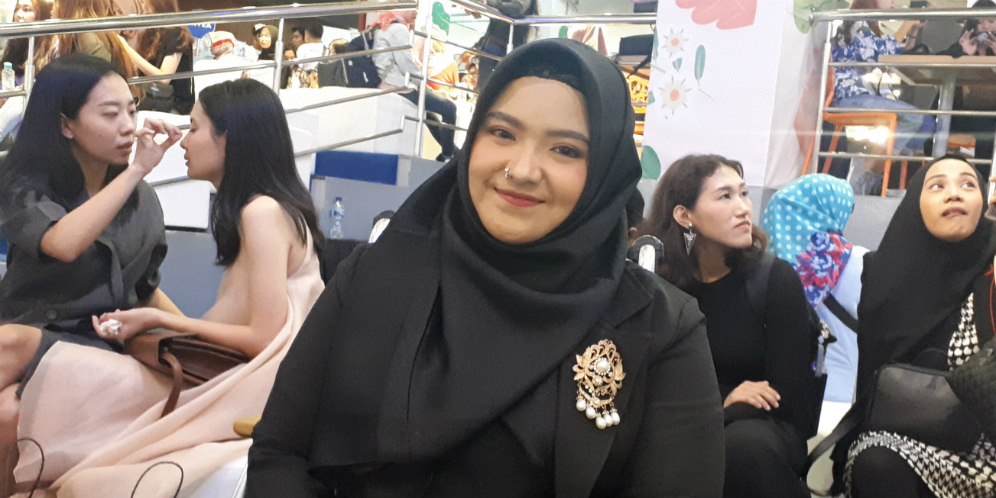 Perjuangan Make Up Artist Difabel Bisa Raih Pujian Klien