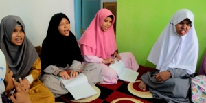 Penuhi Pesan Terakhir Ibunda, Penyandang Tunanetra Khatam Quran