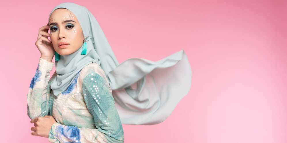 Trik ini Bisa Bikin Hijab dan Pakaian Wangi Sepanjang Hari