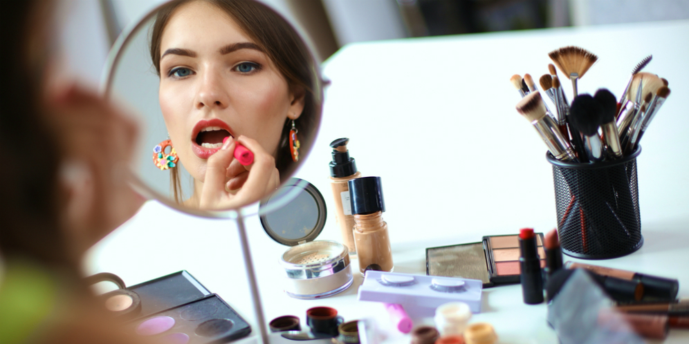 Maskara dan Lipstik yang Bisa Bikin Kamu Makin Memukau
