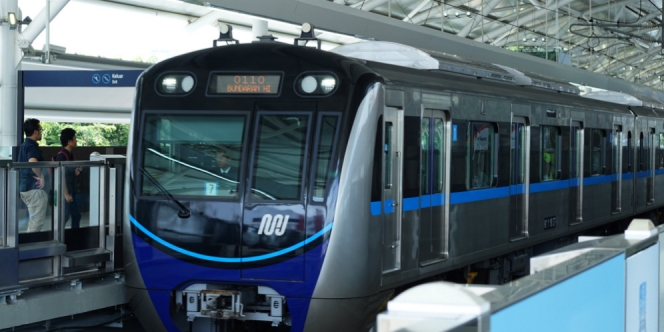 Penumpang Demam Tinggi Dilarang Masuk Stasiun MRT