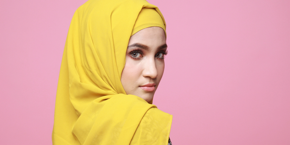 Trik Menghilangkan Noda Makeup Pada Hijab
