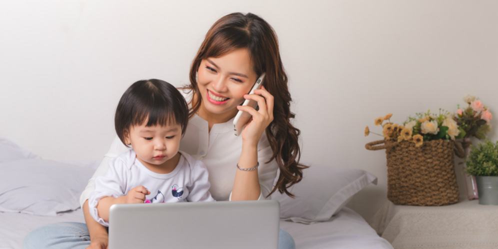 6 Cara Ibu Karier Bisa Tenang Bekerja dari Rumah