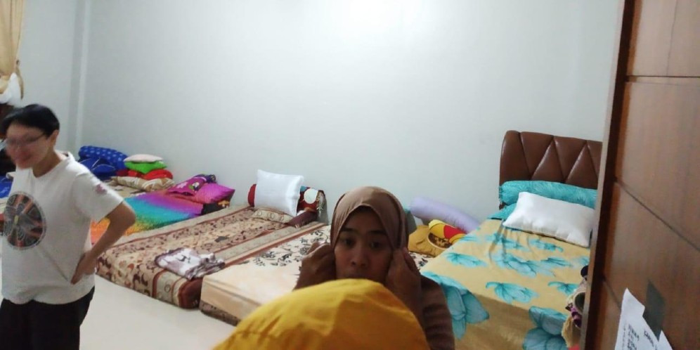 Miris, Tenaga Medis Banten Tidur Berdekatan di Lantai Tanpa Ranjang