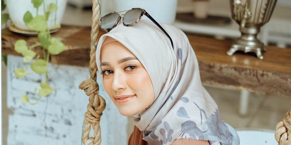 Inspirasi Hijab Pengantin Mega Iskanti, dari Lamaran Hingga Akad