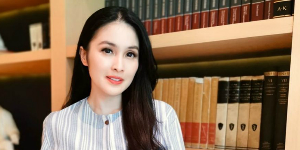 Beda Keyakinan, Tiga Selebriti Ini Tunjukan Toleransi ke ART Muslimnya