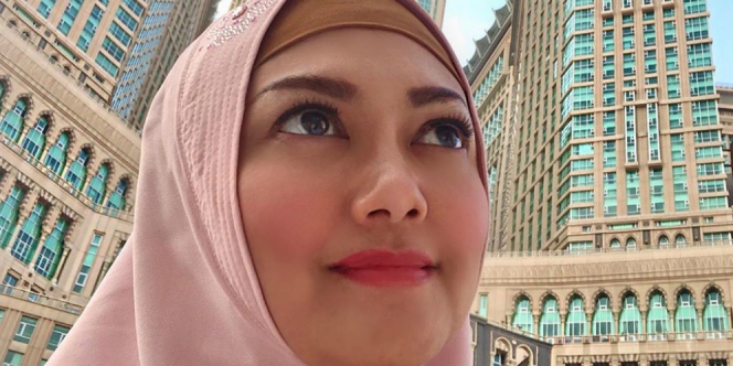 7 Tahun Mualaf, Intip Deretan Gaya Hijab Bella Saphira