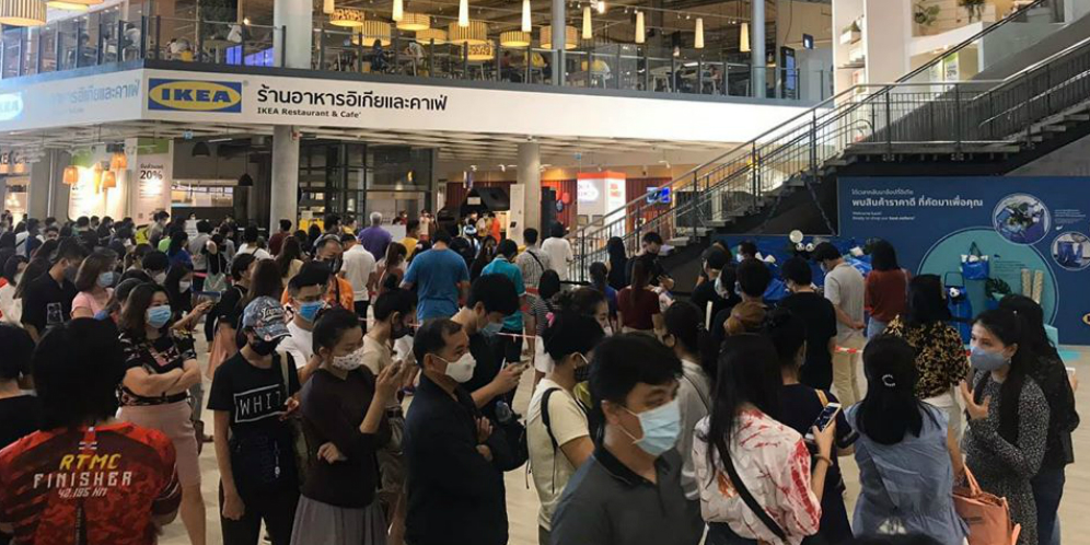 Bebas dari Karantina, Warga Thailand Kalap Serbu Mall Terbesar