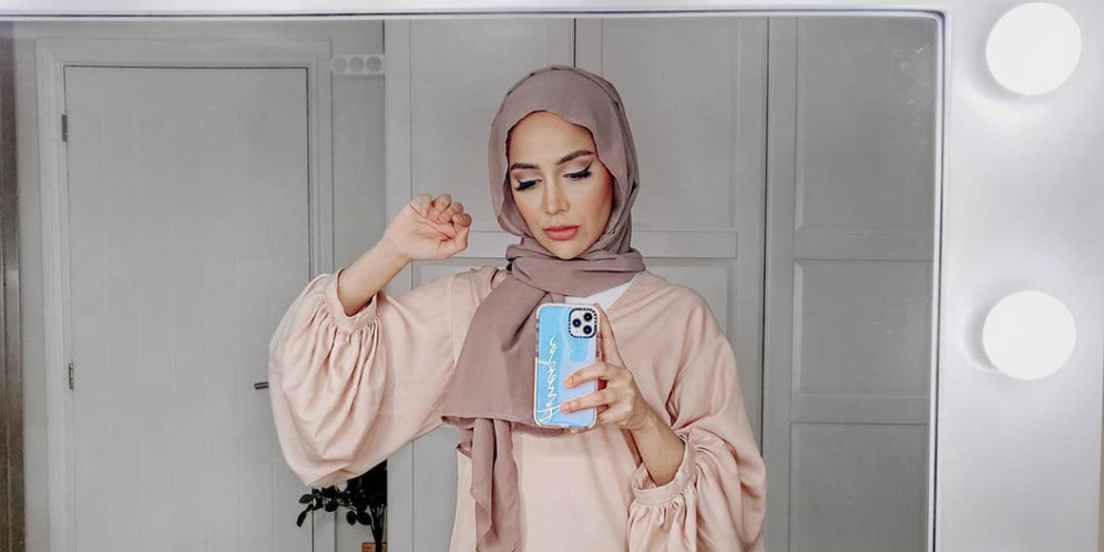 Selebgram Putuskan Lepas Hijab, Warganet Banjiri Kolom Komentar