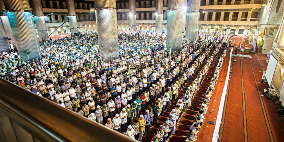 Dewan Masjid Instruksikan Sholat Jumat 2 Shift Pakai Ganjil Genap Nomor Ponsel