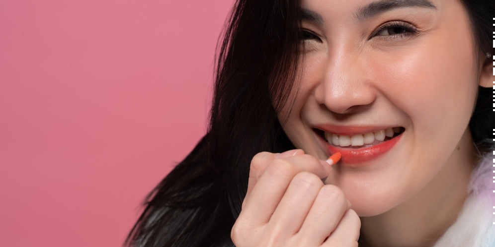 Trik Memakai Lipstik Agar Bibir Terlihat Sehat dan Sempurna