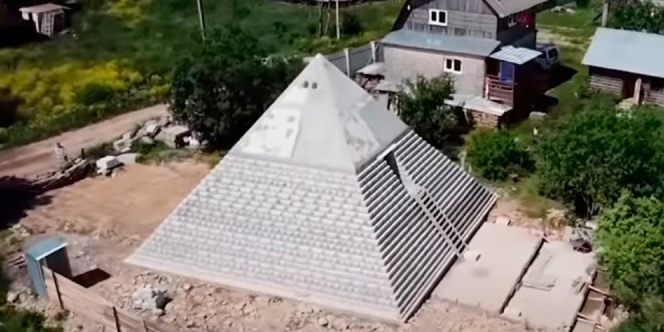 Bertahun-tahun Renovasi Belakang Rumah, Pas Selesai Muncul Piramida Giza
