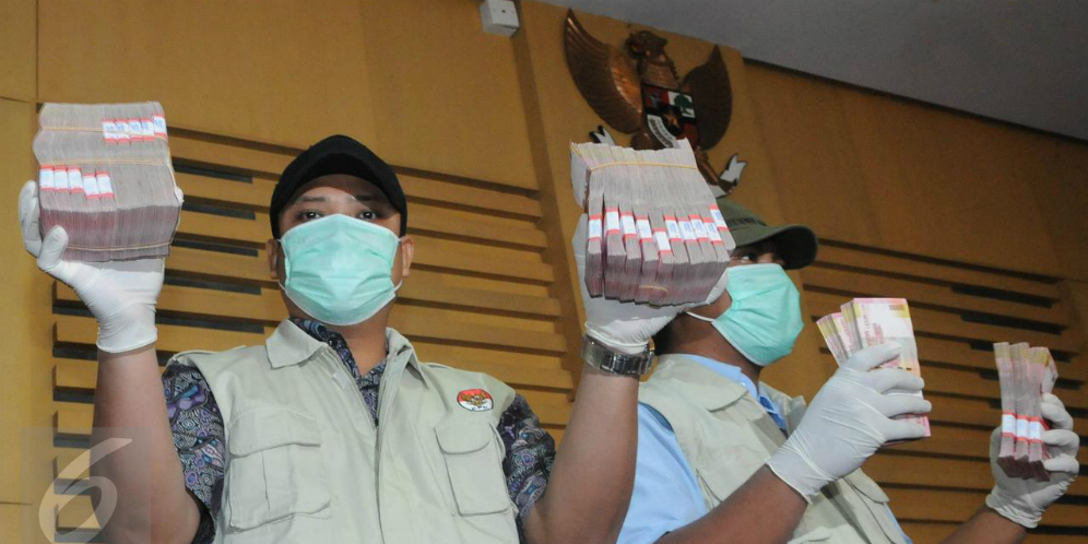 Bupati Kutai Timur dan Istri Ditangkap KPK, Sita Beberapa Gepok Uang Tunai