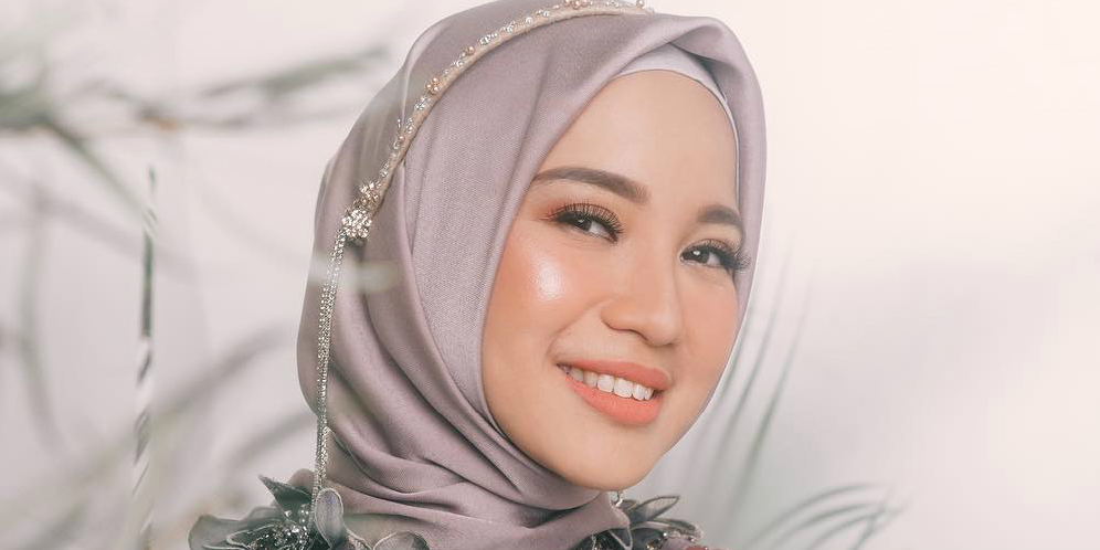 Baru Melahirkan, Chacha Frederica Memesona dengan Makeup Flawless