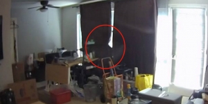 Bikin Merinding, Hantu di Rumah Kosong Terekam Video CCTV