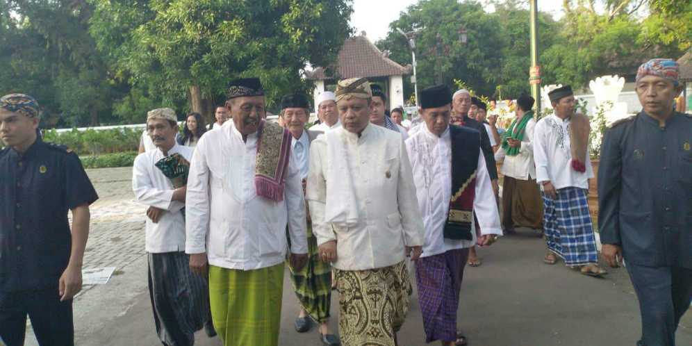 Prosesi Pemakaman Raja Cirebon, Sultan Keraton Kasepuhan