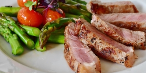 Tips Mengonsumsi Daging yang Aman Agar Kolesterol Tak Naik