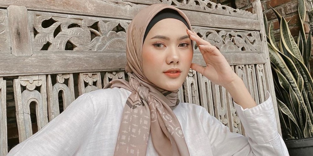 Tutorial Makeup Virtual Meeting ala Ratu Isyell, Juara DIW 2019